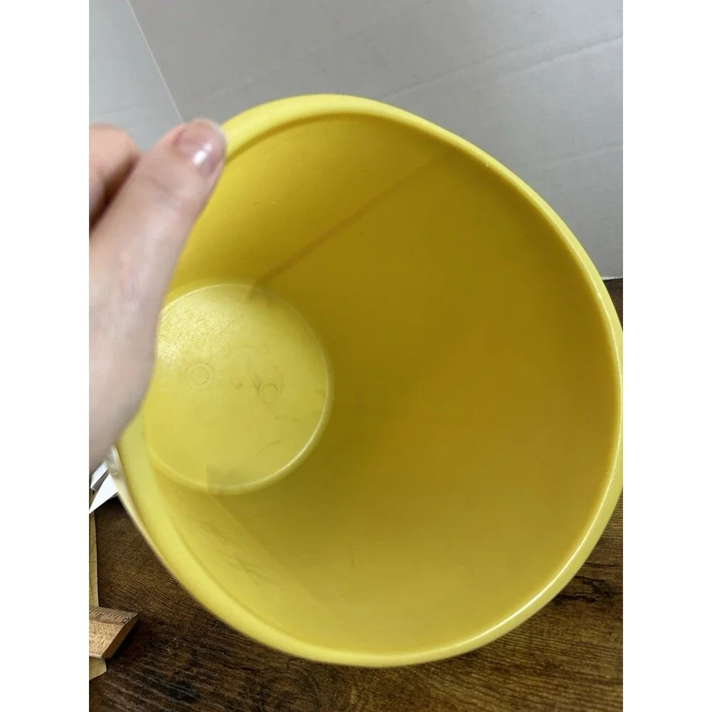 Vtg MCM Goldenrod Yellow Plastic Waste Basket Trash Can Floral 10in Round Accent
